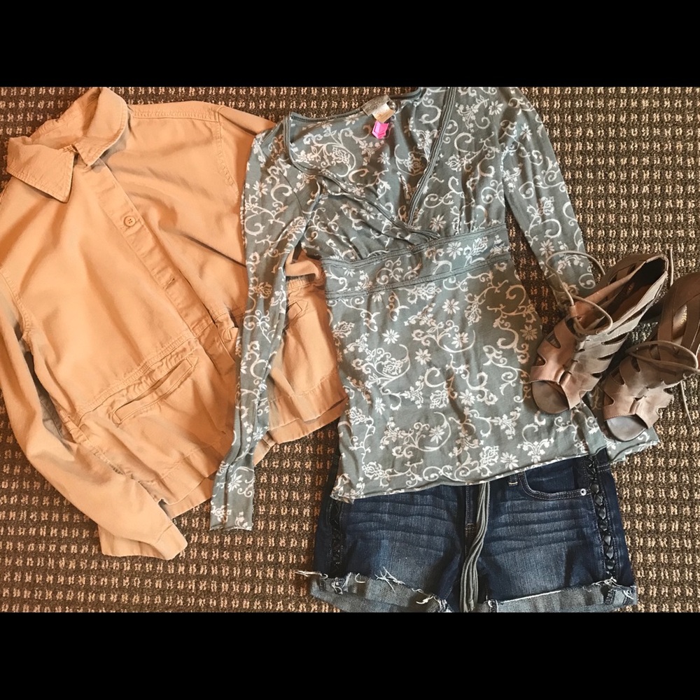 VGW=Day Trip khaki green cream print top  4/16$